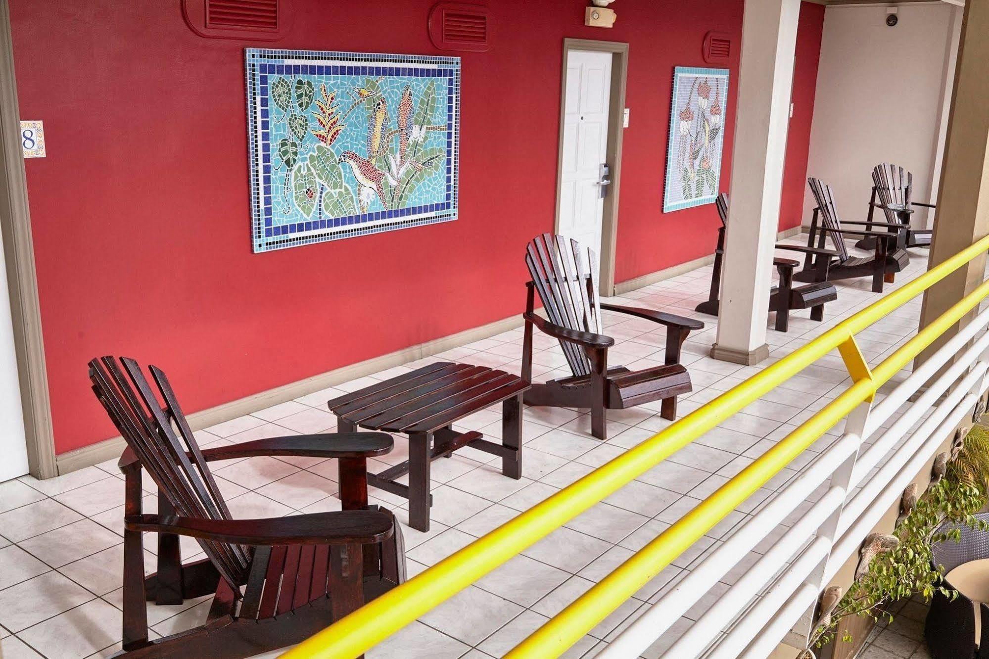 Tradewinds Hotel San Fernando Esterno foto