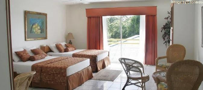 Tradewinds Hotel San Fernando Esterno foto